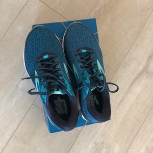 Brooks women shoes 10 D
